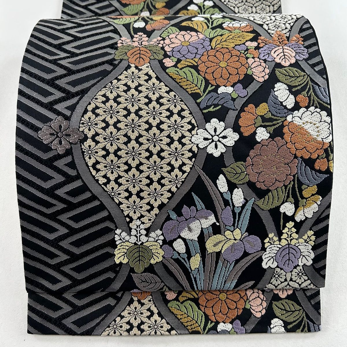 袋帯 美品 秀品 草花 立涌 唐織 箔 黒 六通 正絹 【中古