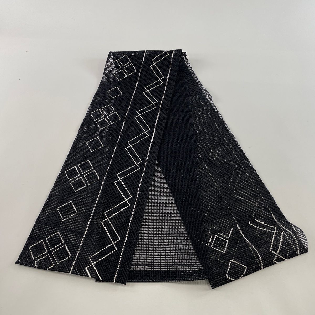 名古屋帯 秀品 八寸名古屋帯 幾何学模様 黒灰 正絹(仕立て上がり)