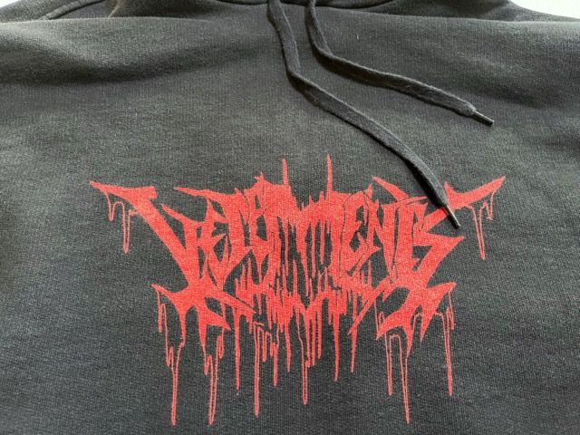 VETEMENTS（ヴェトモン） WAH18TR13 メタルロゴプリント プルオーバー ...