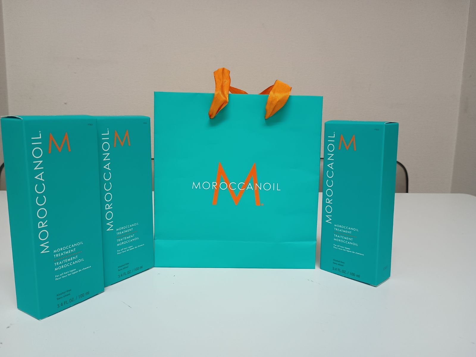 時代提物 木製根付緻密彫り 在銘 宏中【巻貝に雨蛙】長さ約4.6cm