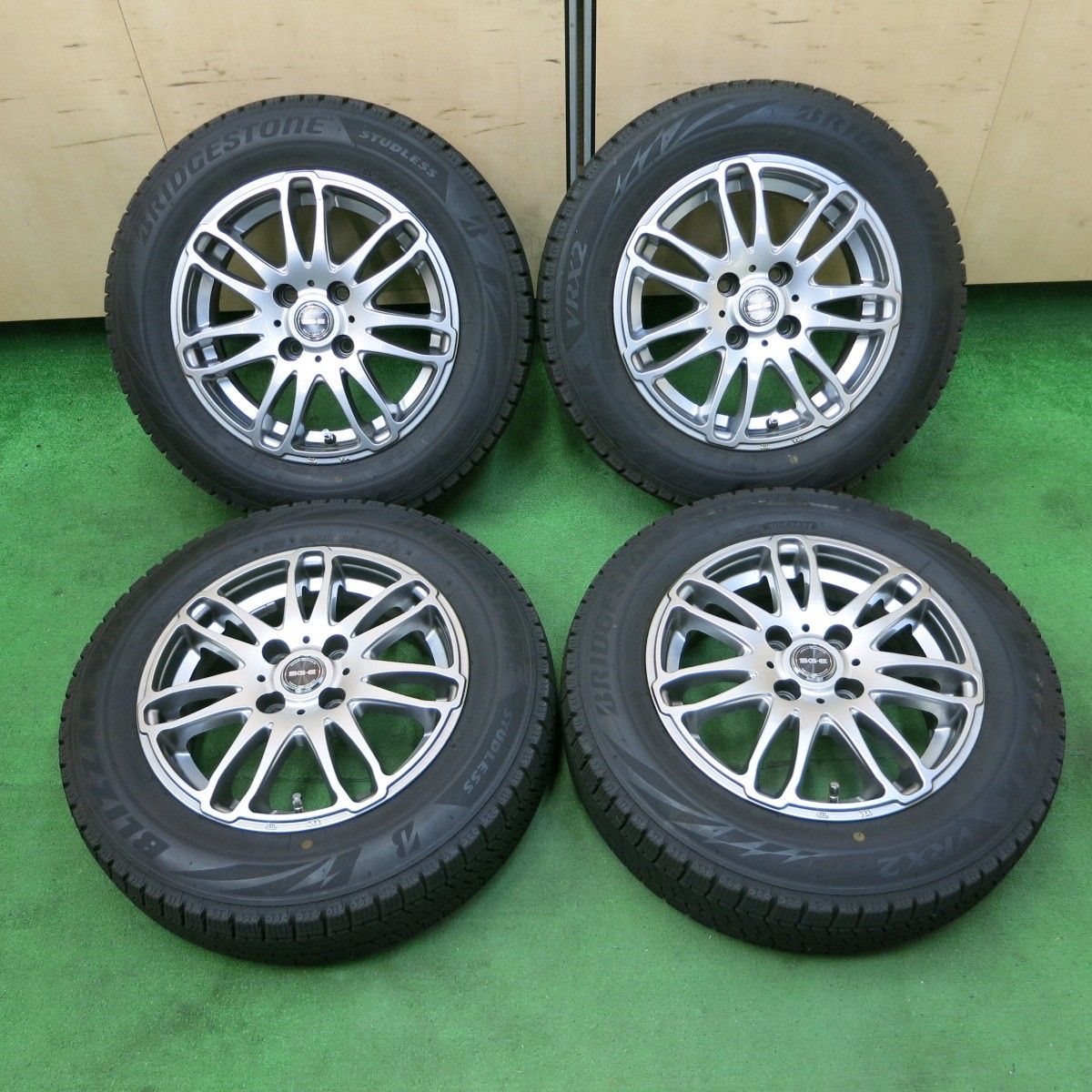 *送料無料* バリ溝！9.5分スタッドレス 165/70R14 ブリヂストン ブリザック VRX2 SG-E 14インチ PCD100/4H4061104ナス