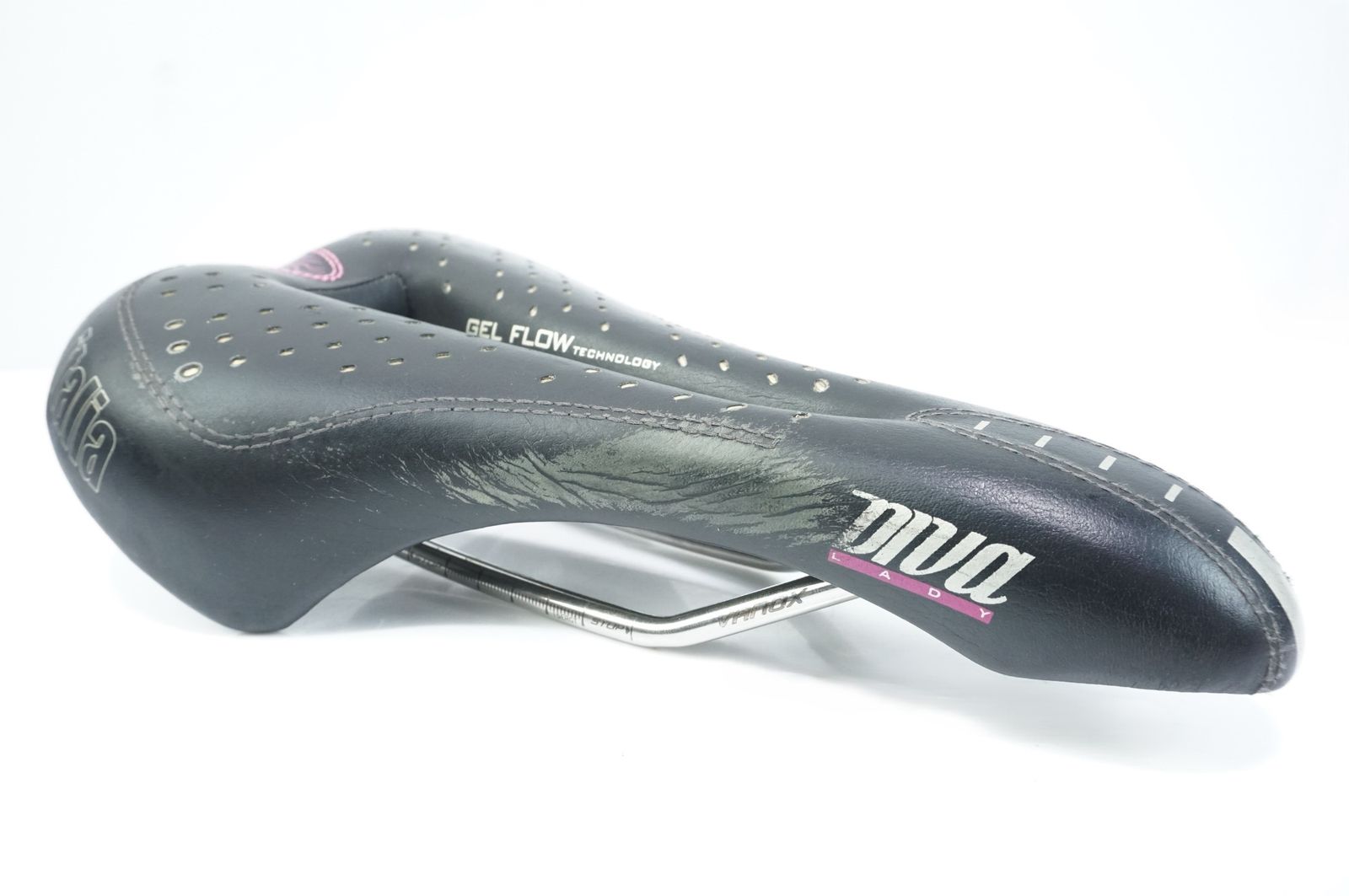 SELLE ITALIA 「セライタリア」 DIVA GEL FLOW サドル / バイチャリ中目黒店