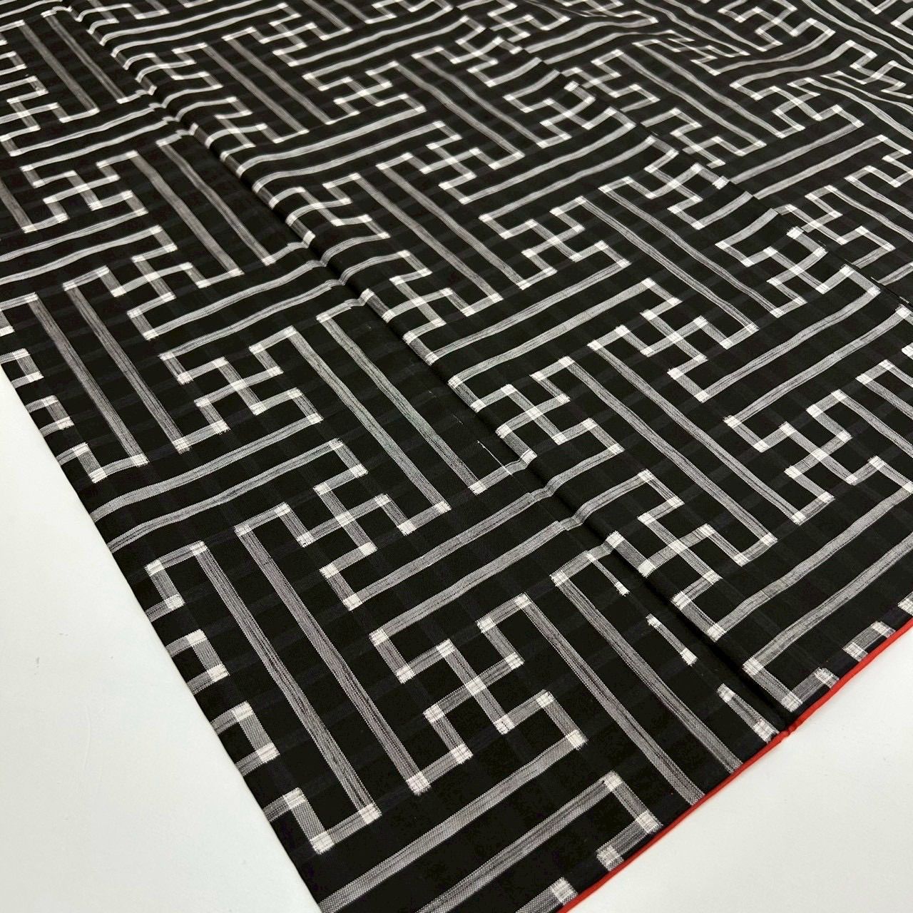 本場奄美大島紬 秋名バラ 龍郷 白 希少 裄65.5 正絹 着物 MK-090