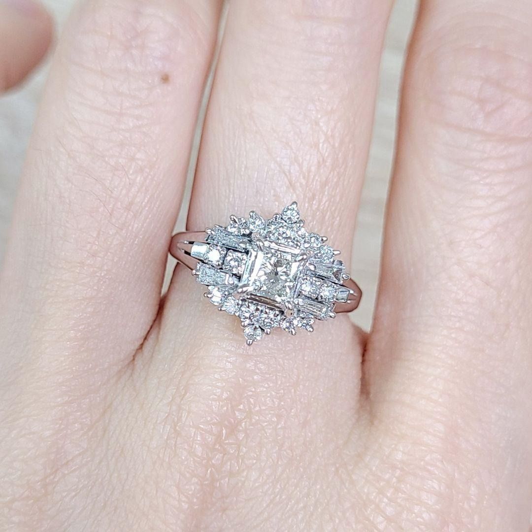 王冠のよう！ プリンセスカット Hカラー VS1 ダイヤモンド プラチナ リング 王冠のよう！ プリンセスカット Hカラー VS1 ダイヤモンド プラチナ