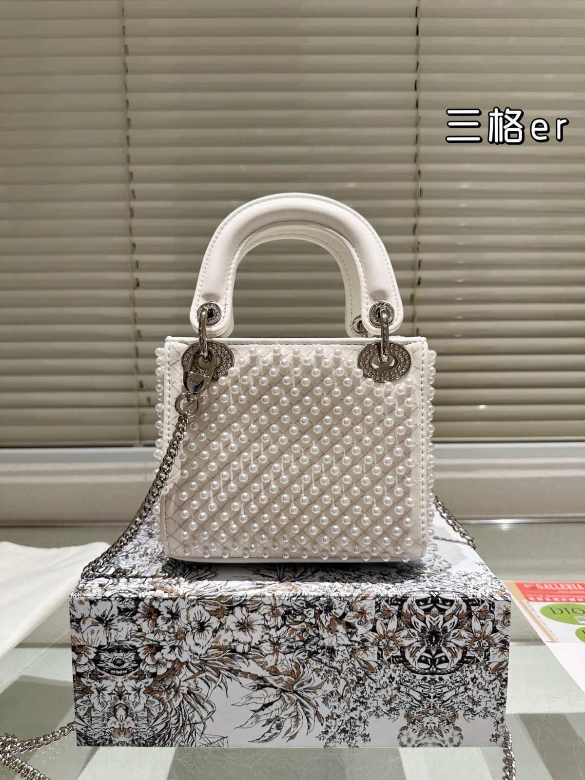 今日特価】Dior Lady Dior Sheepskin Bag with Foldable Gift