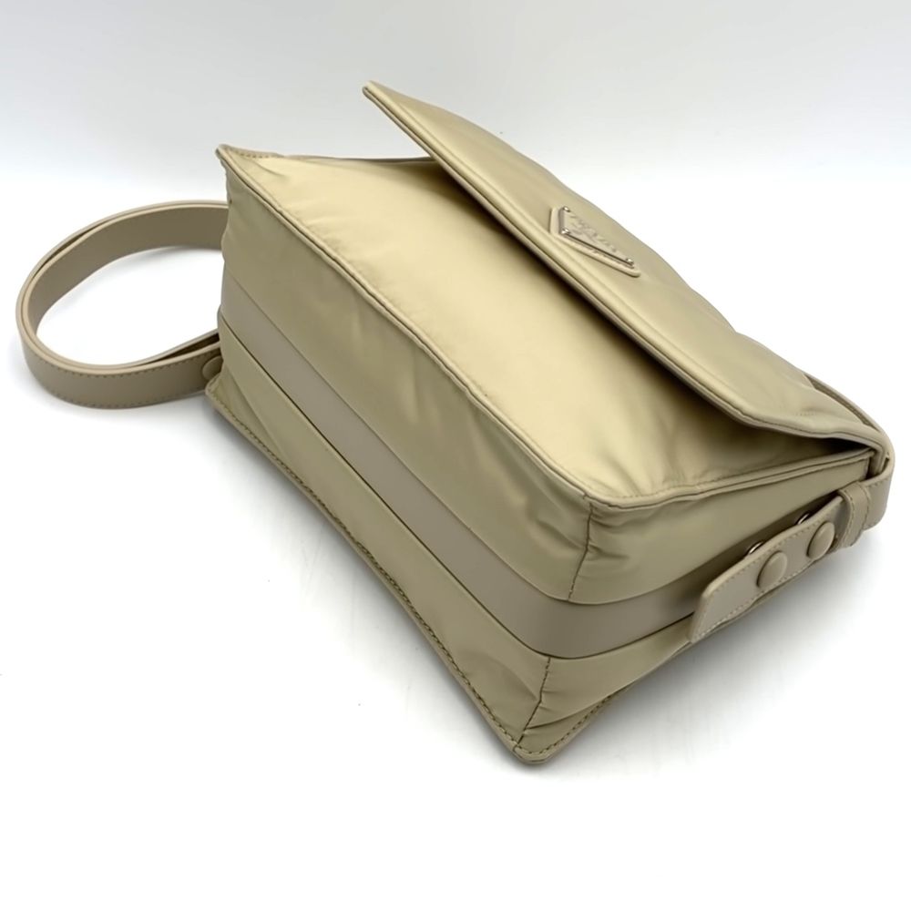 PRADA プラダ スモール パデッド Re-Nylon 斜め掛けショルダー