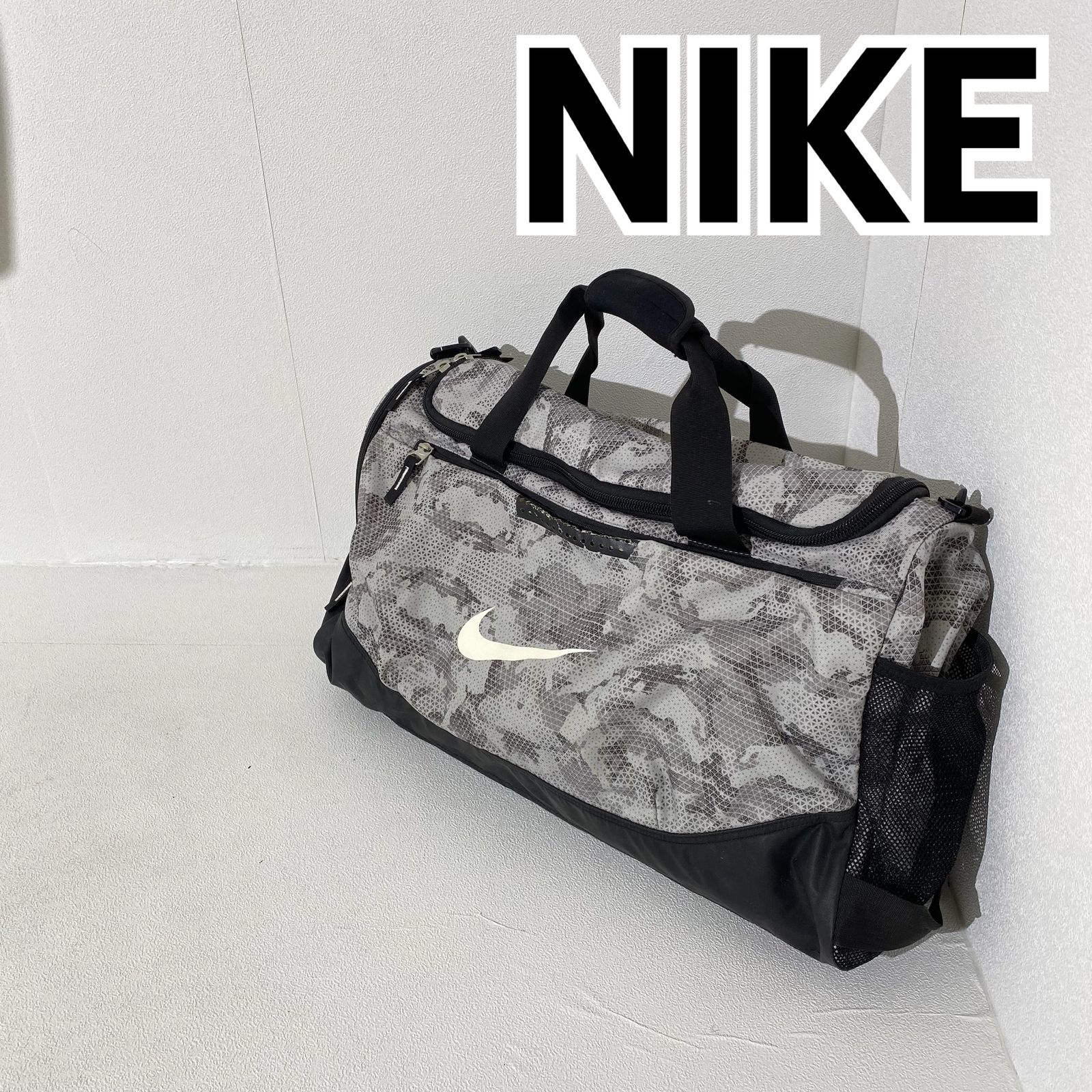 NIKE archive ボストンバッグ　y2k メタルロゴ 希少 NIKE ミニボストンバッグ スニーカー柄 グレー アーカイブ
