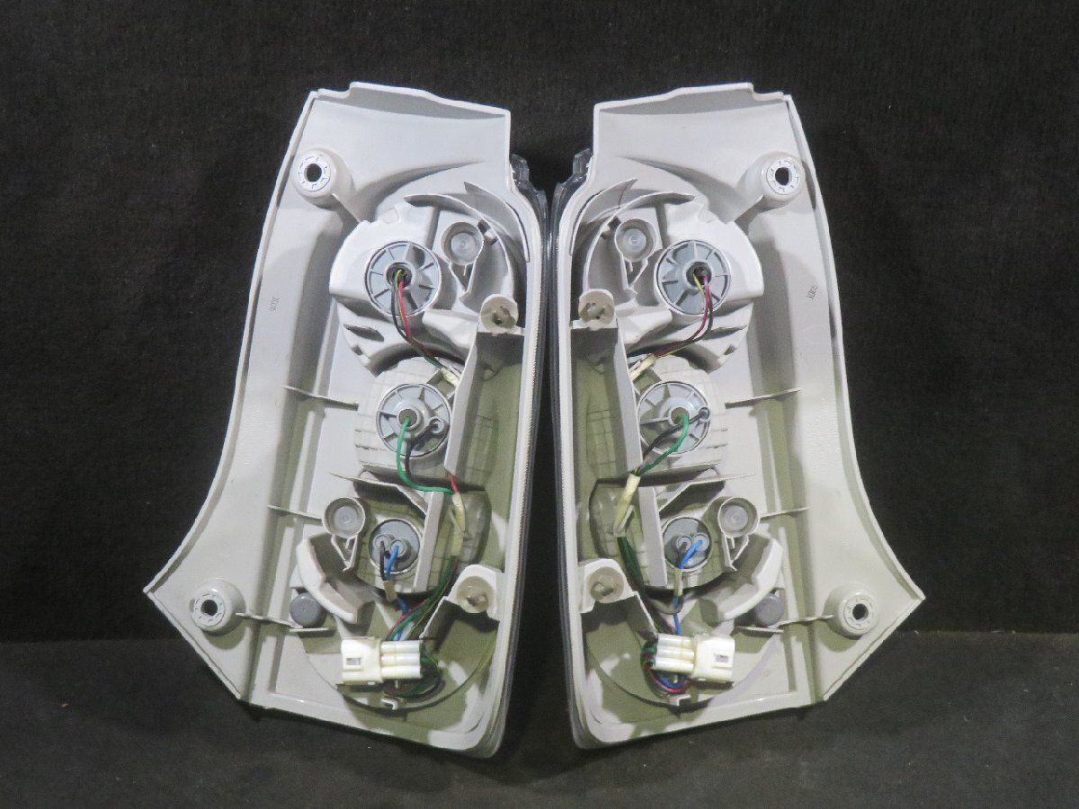 ◆ミラココア 675S 左右純正テール ダイハツ 純正 ミラココア 《 L675S 》 右テールランプ P81101