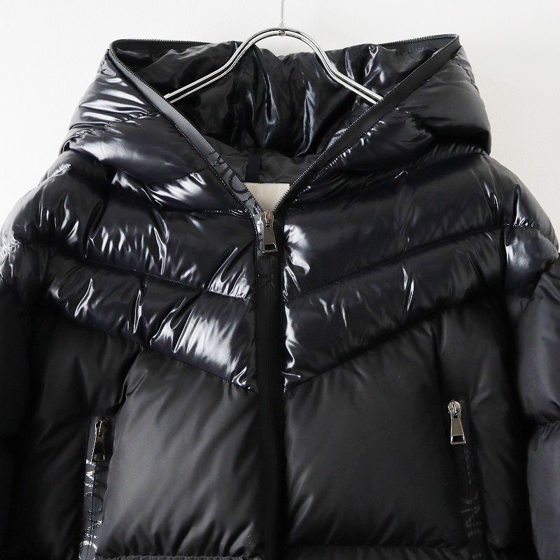 【美品】モンクレール　ブラックワッペン　ダウンジャケット 2020年 モンクレール MONCLER GUENIOC ゲニオック デカロゴワッペン