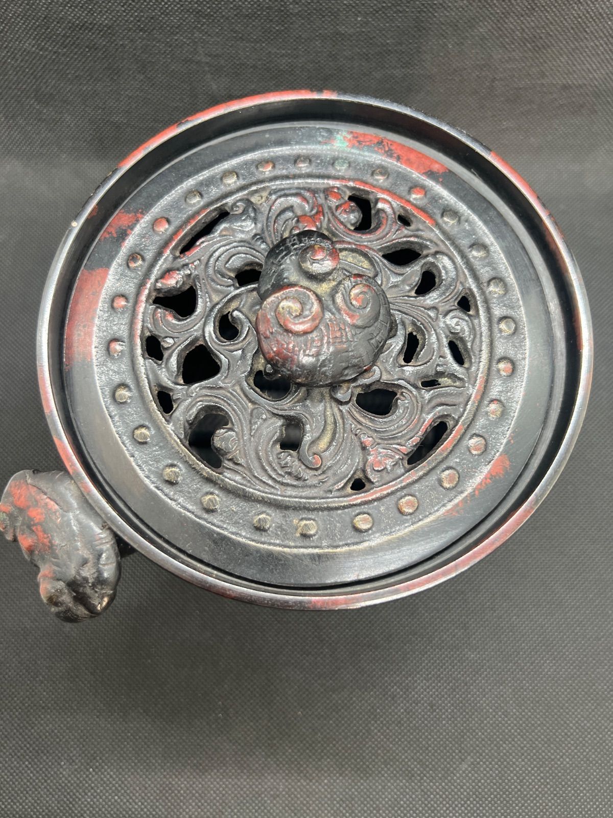 □B 『琢斎』銅製 霊芝山水風景彫 建水 在銘 茶こぼし