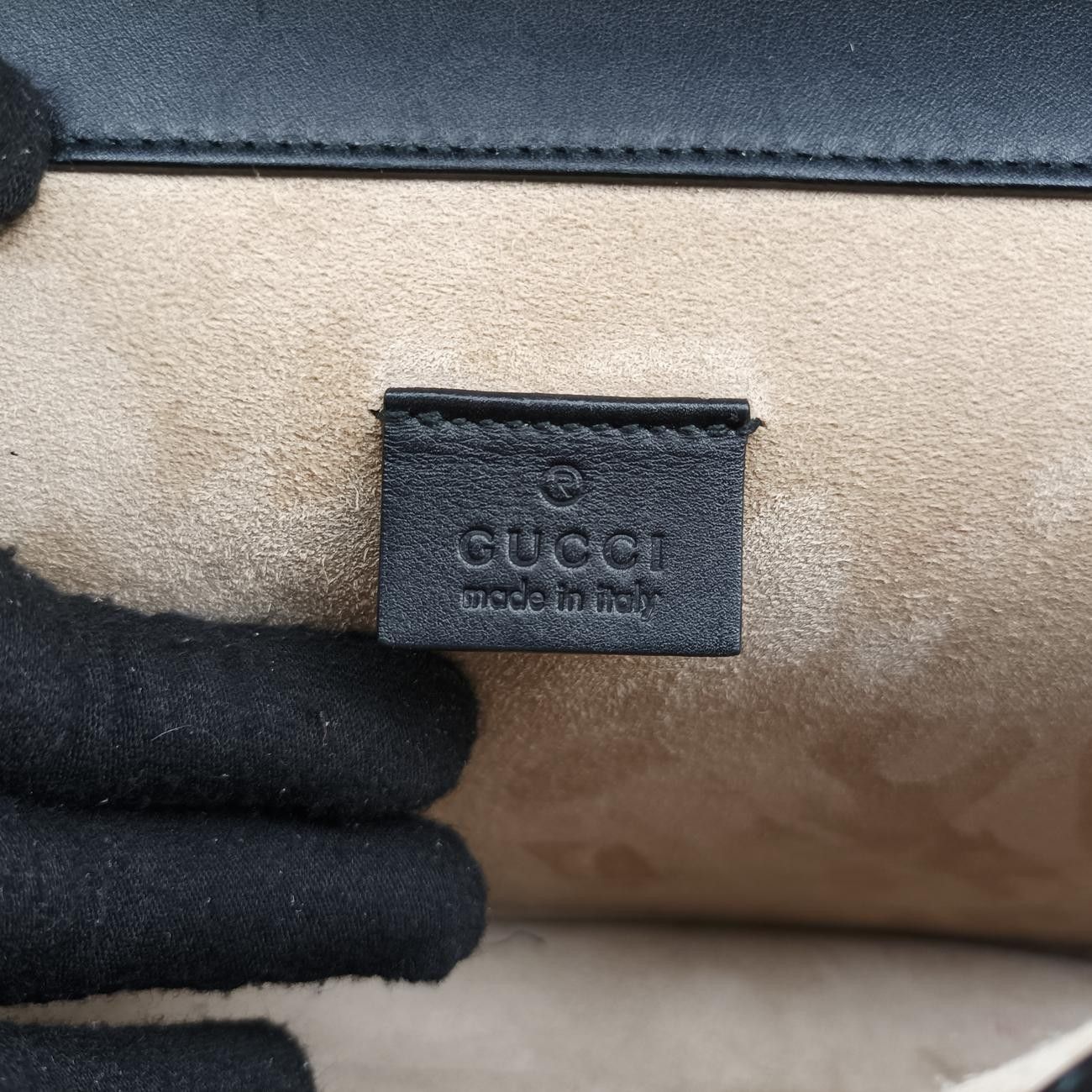 400235