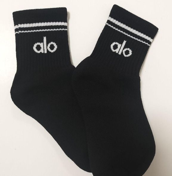 新品】アローヨガ ALO Yoga ラインソックス 靴下 黒 白セット