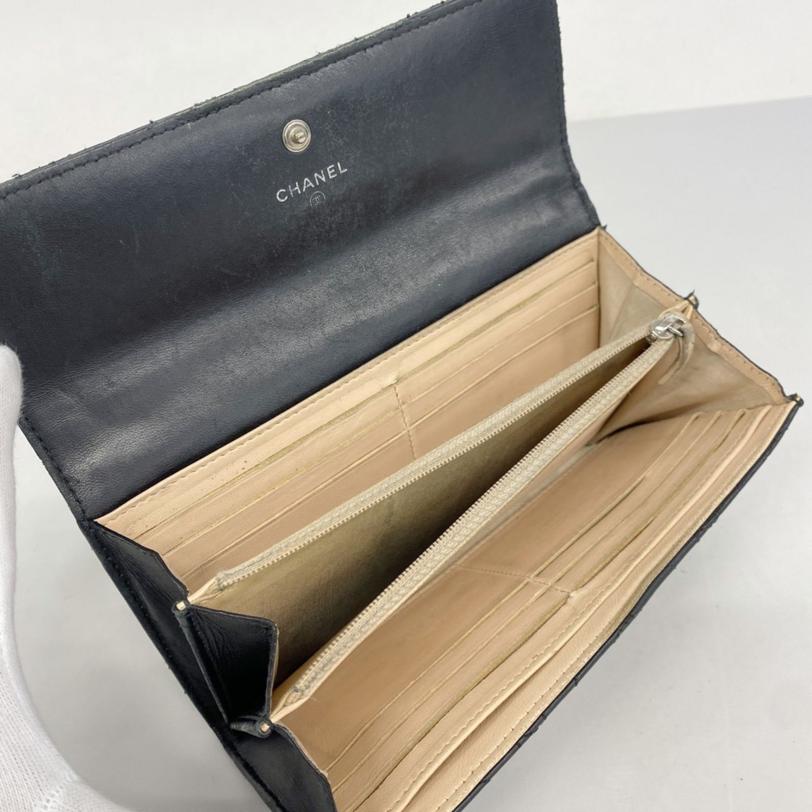 超美品　CHANEL　シャネル　カメリア　ラムスキン　フラップ長財布 超美品CHANEL￼シャネルカメリア柄フラップ長財布ラムスキンブラック