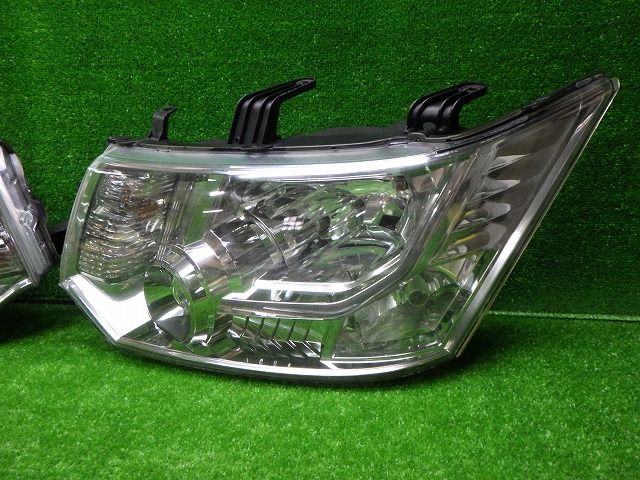 デリカD5 前期 純正HIDヘッドライト 左右セット デリカD5 前期 純正HIDヘッドライト 左右セット 三菱 デリカHID ヘッド