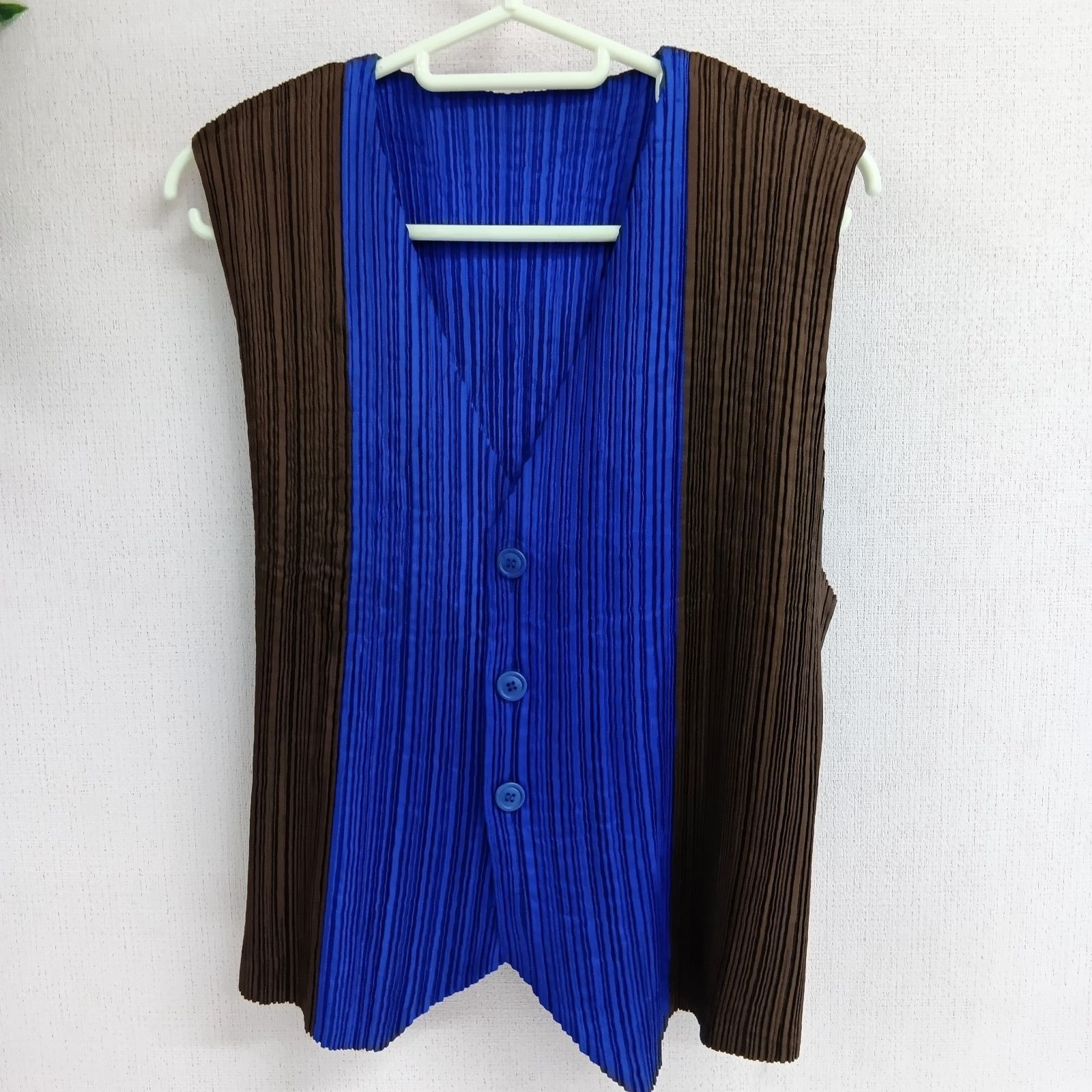 ISSEIY MIYAKE]イッセイミヤケ プリーツ ベスト レディース 2色 こげ茶 