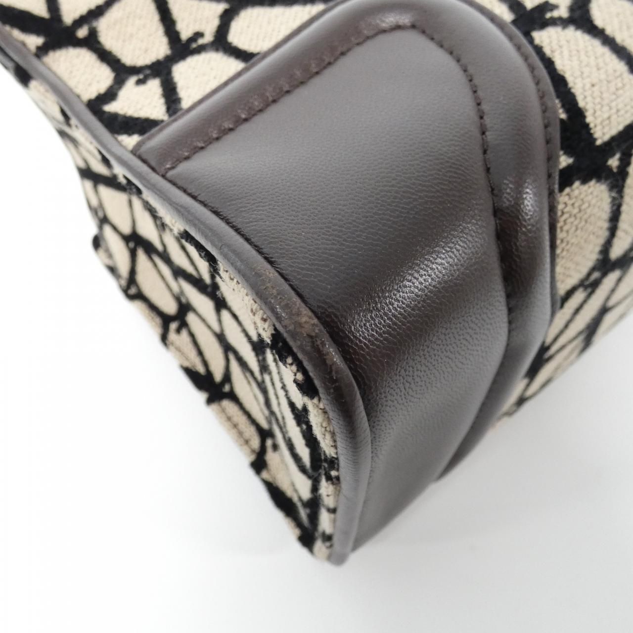 ヴァレンティノガラヴァーニ 2W2B0L76HUJ バッグ - メルカリ 