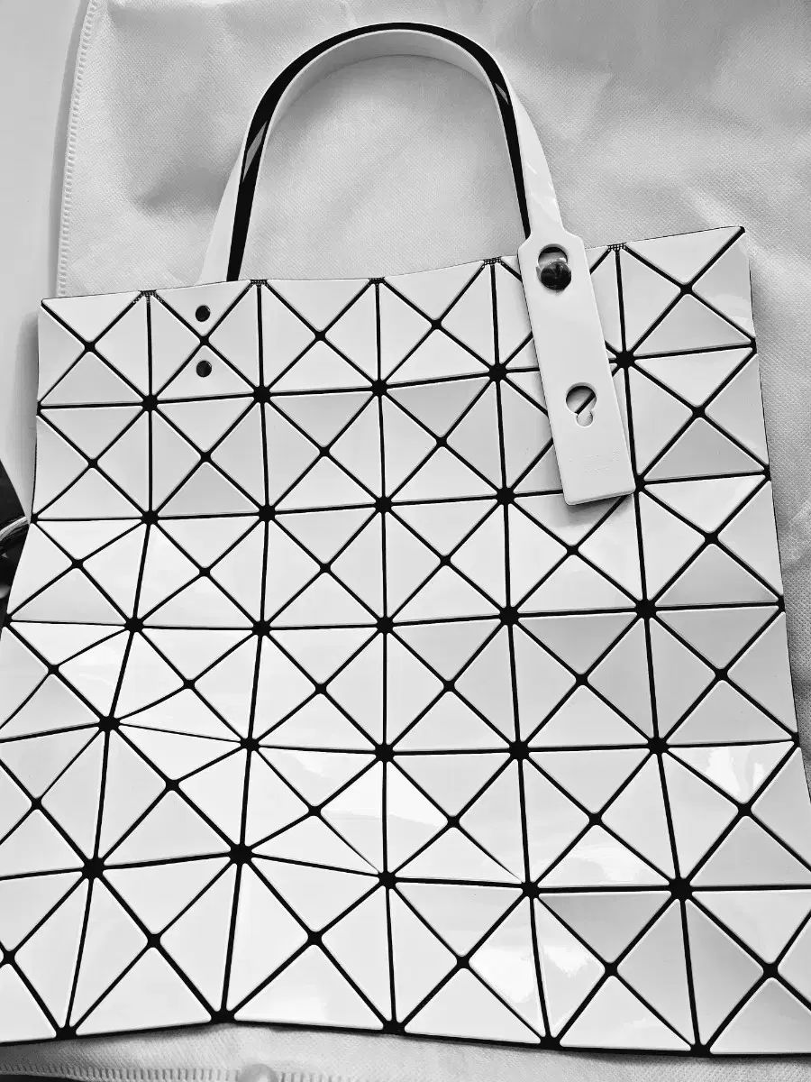 BAO BAO ISSEY MIYAKE バオバオイッセイミヤケ ホワイト ルーセント