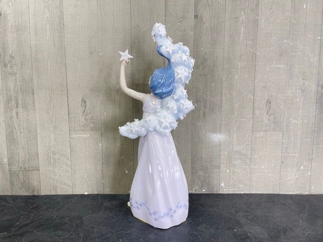 LLADRO Milky Way 陶器 人形 【中古】 リヤドロ ミルキーウェイ 天の川 ミレニアムシリーズ 6569 高さ約44cm 女性 花  /58613 - メルカリ