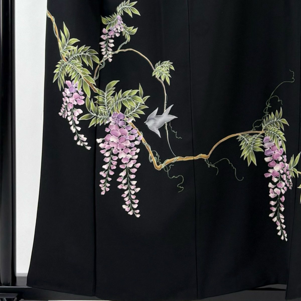 黒留袖 美品 秀品 身丈159cm 裄丈64cm 正絹 【中古】 黒留袖 身丈159cm 裄丈64.5cm M 袷 落款あり 草花 鴛鴦 箔 金銀彩 黒