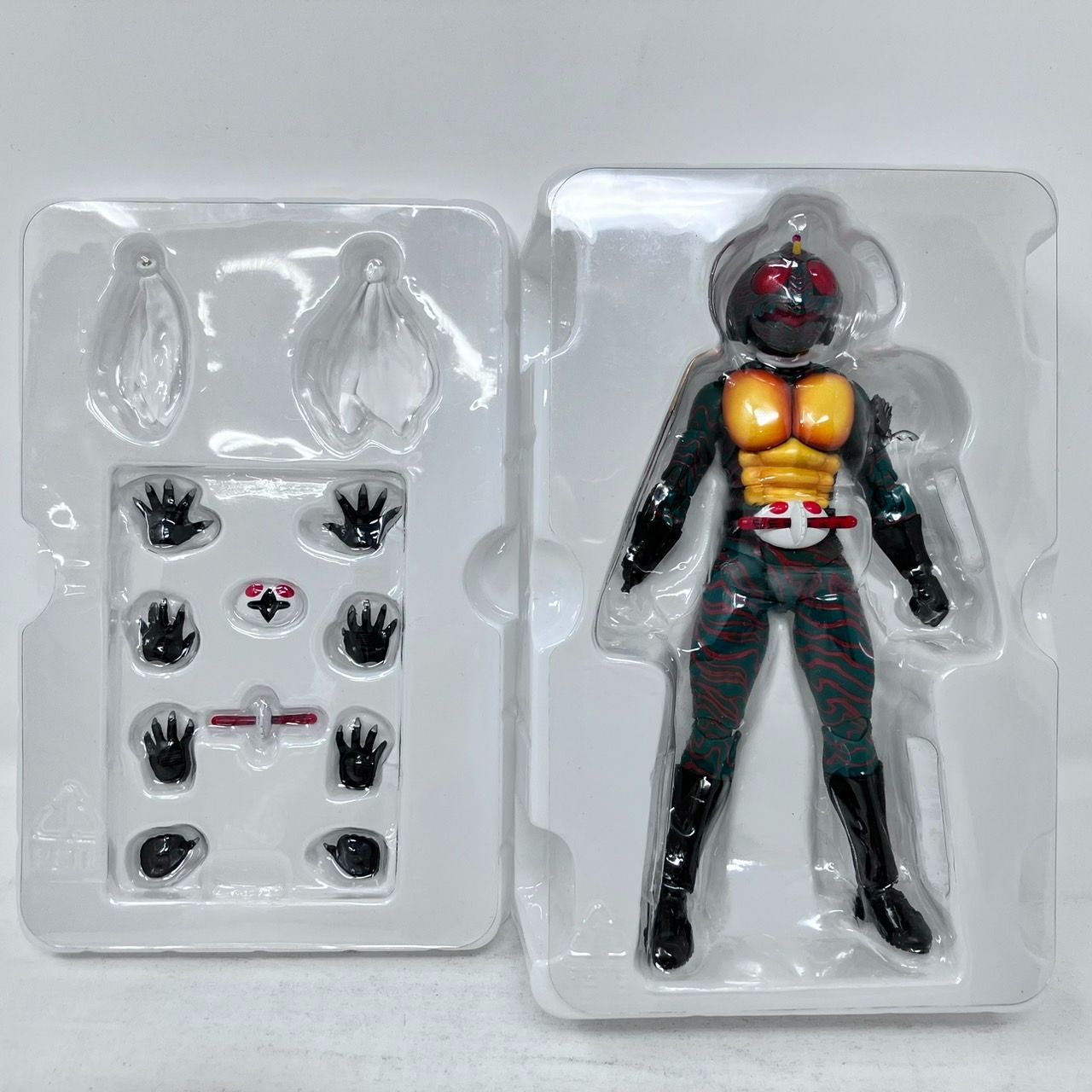 仮面ライダーアマゾン　真骨頂　フィギュア Amazon.co.jp: TAMASHII NATIONS S.H.フィギュアーツ 仮面