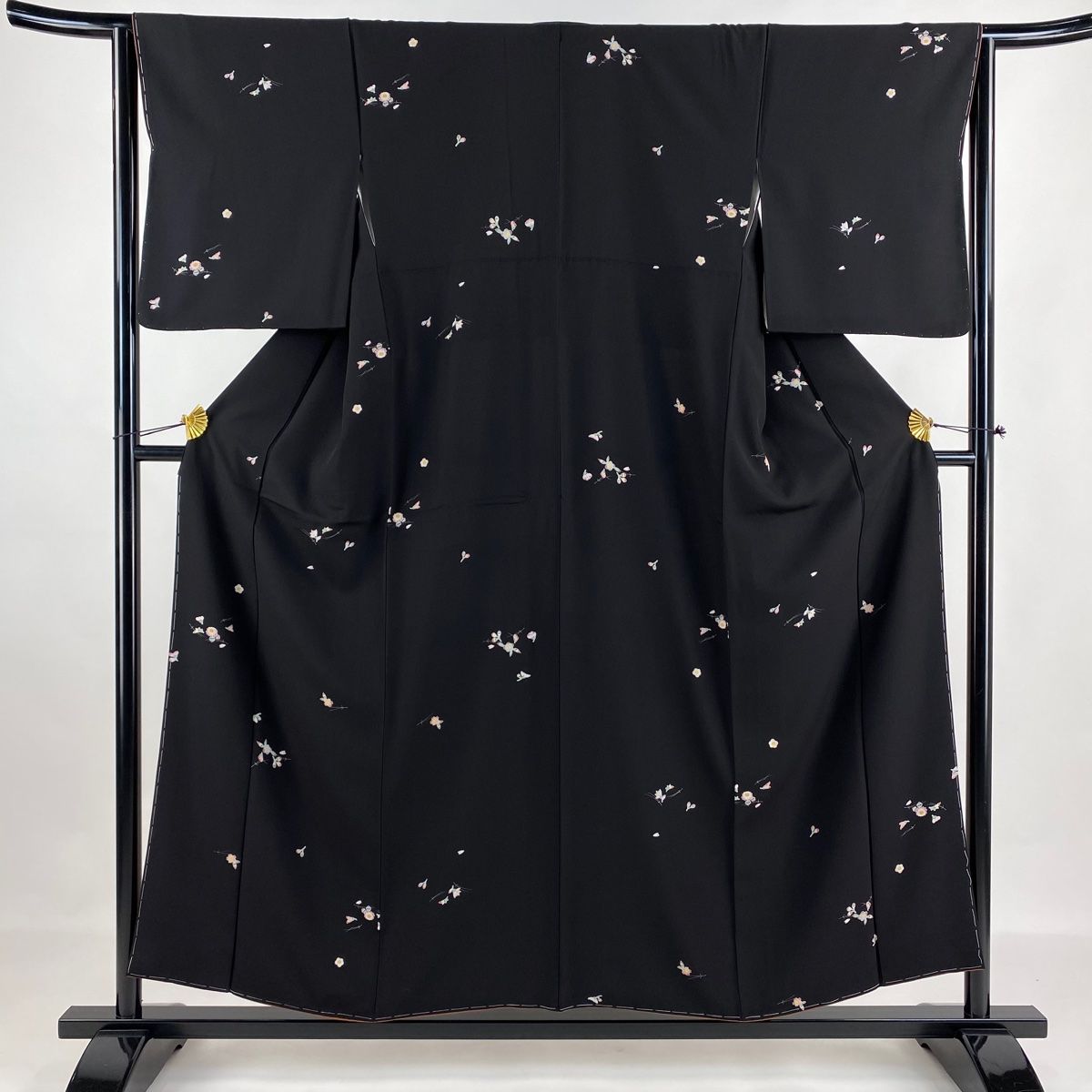 小紋 身丈155.5cm 裄丈62.5cm S 袷 梅 桜 黒 正絹 美品 秀品 【中古