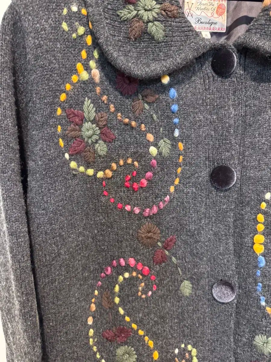 刺繍カーディガン