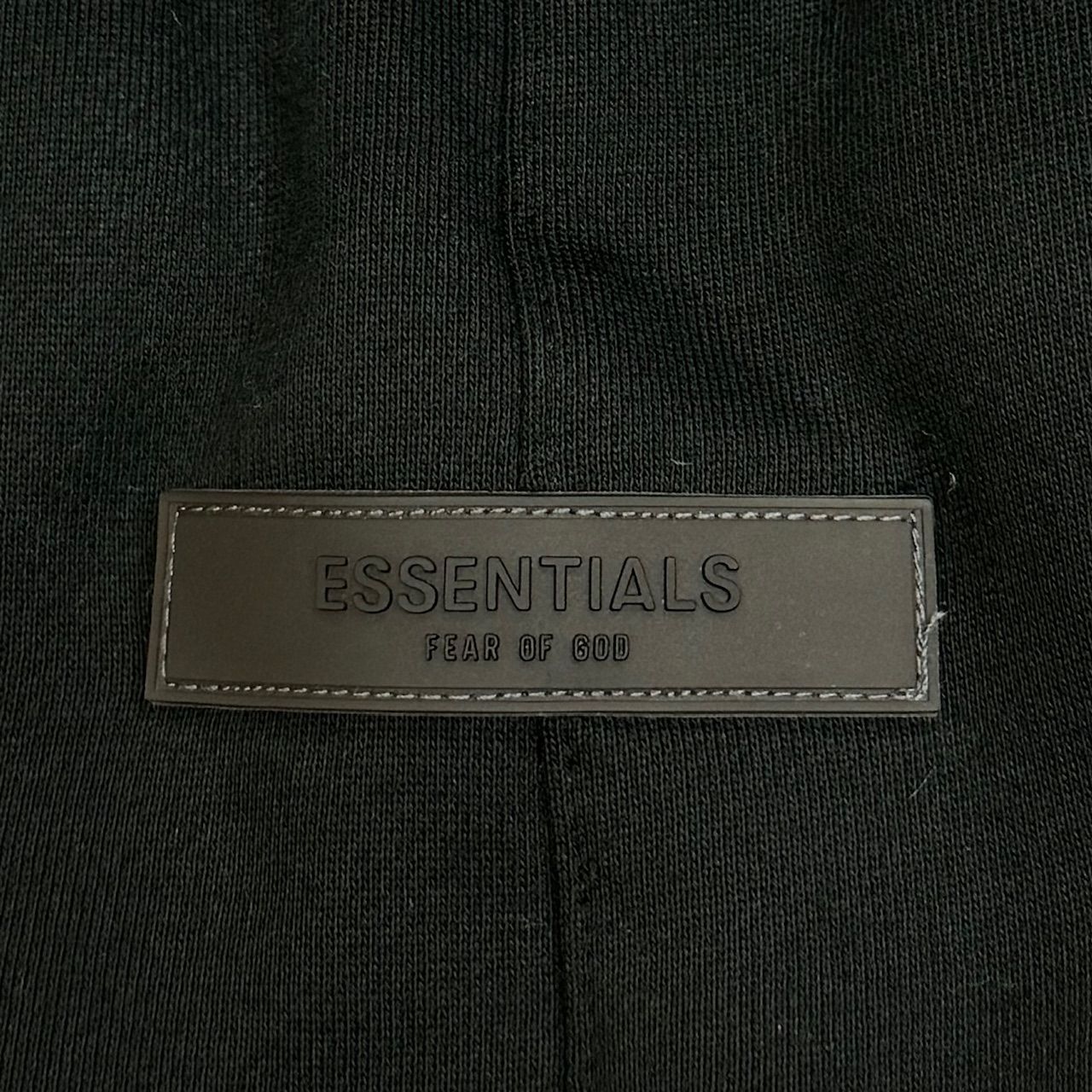 FEAR OF GOD ESSENTIALS ラバーロゴスウェットパンツ イージー