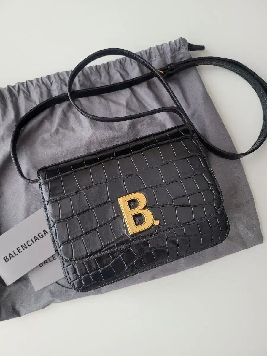バレンシアガ Bロゴ フラップ クロコ スモール クロスバッグ