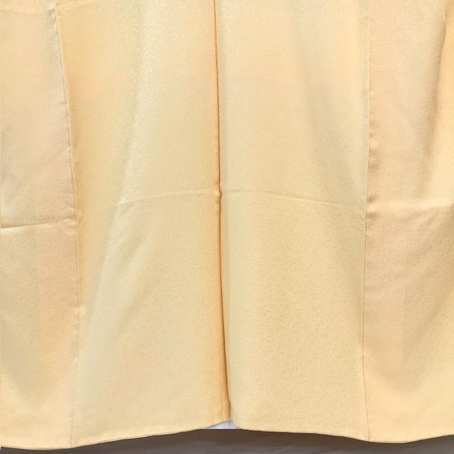 きものキレイ 色無地 袷 クリーム色 花唐草 絹 身丈153㎝ 裄丈64.5㎝ リユース secondhand IR014