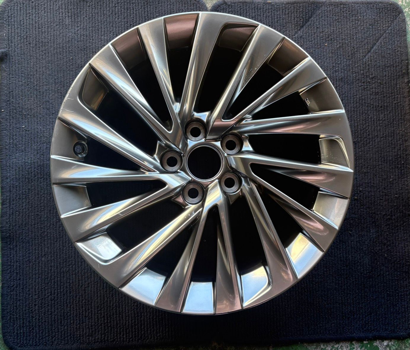 LEXUS ES300h 純正 18インチ ホイール1本 8J 45 PCD114.3 ハブ径約60 No.718