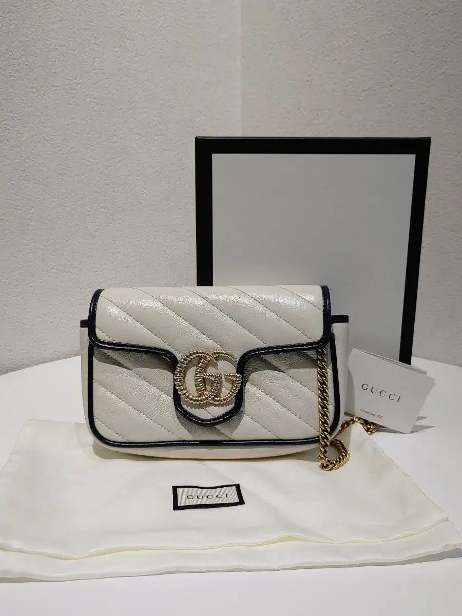 GUCCI グッチ マーモント ミニバッグ