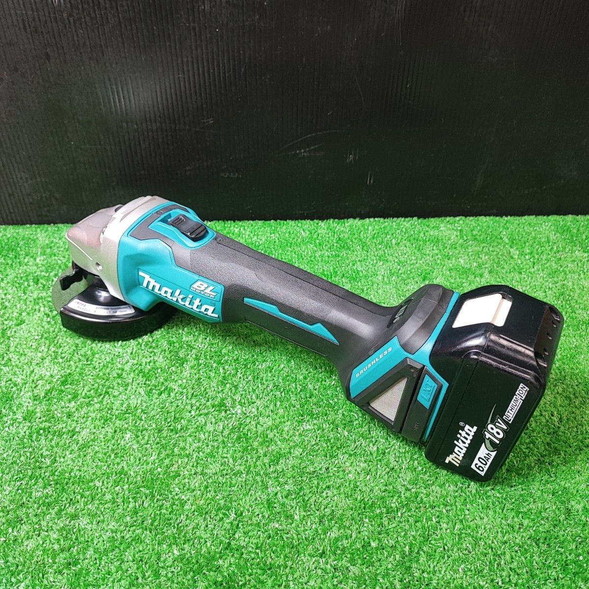 マキタ(makita) 100mmコードレスディスクグラインダ GA404DZN (GA404DN)【岩槻店】