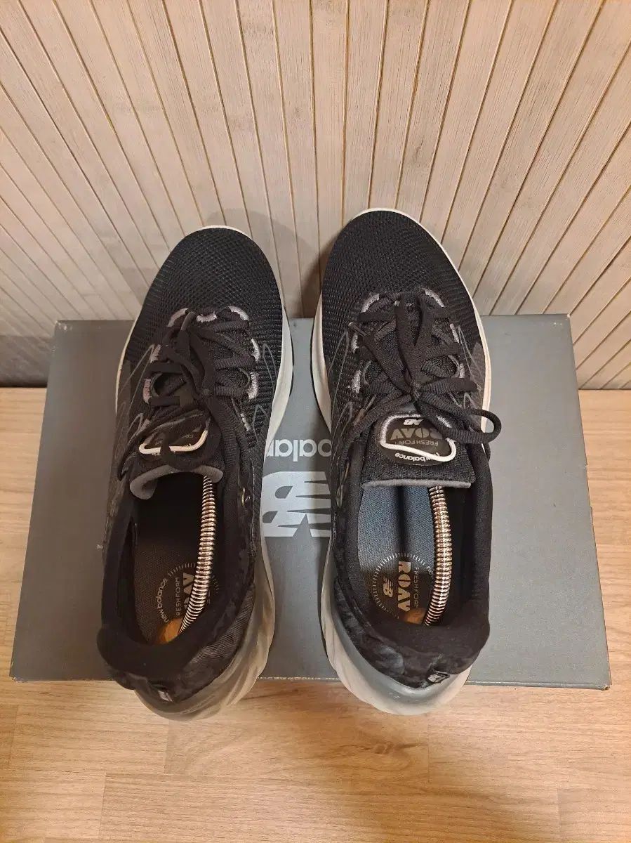 ニューバランス ブラック ランニングシューズ 26.5cm 傷なし LLC-HASEGAWATOSO_COM