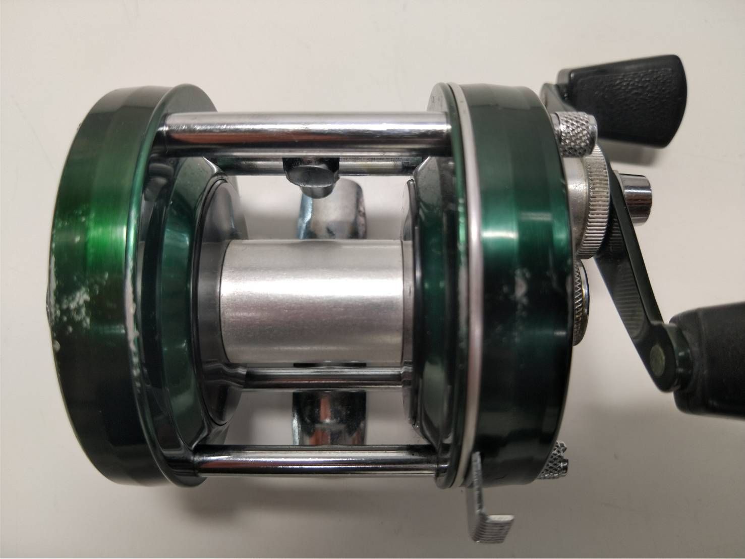 ABU Ambassadeur 5000D グリーン s-l400.jpg