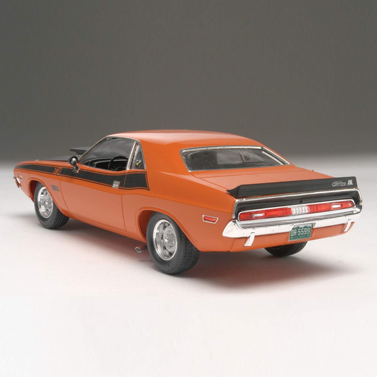 プラモデル 1970年 ダッジ チャレンジャー T/A Revell 12596