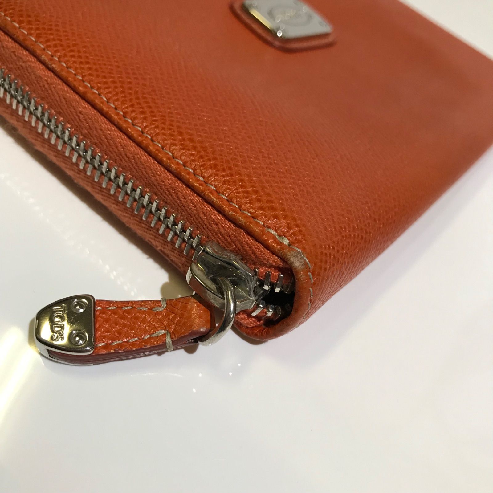 TOD'S トッズ ラウンドジップファスナー 長財布 レザー オレンジ