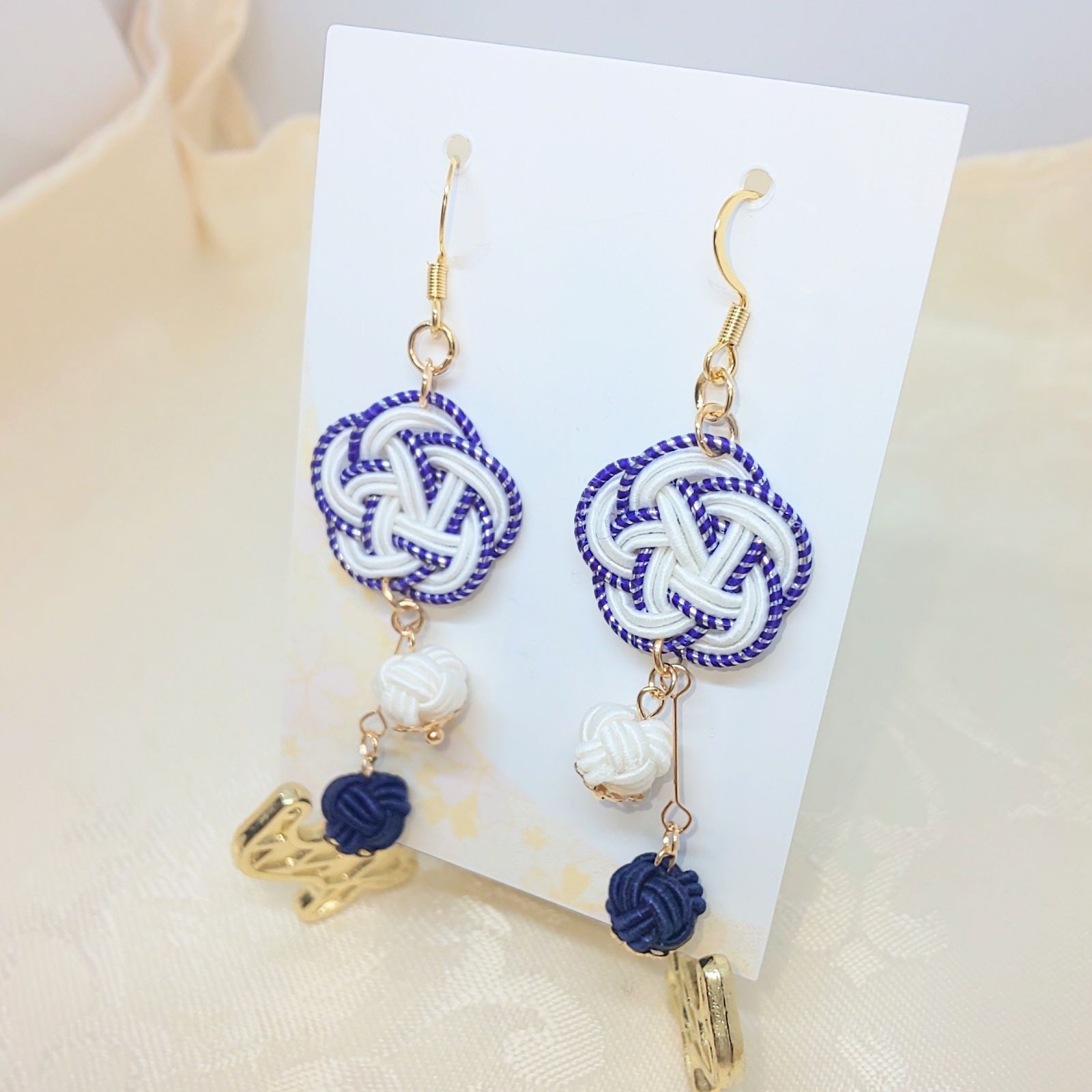 SALE／81%OFF】 水色玉と紫水引のイヤリング
