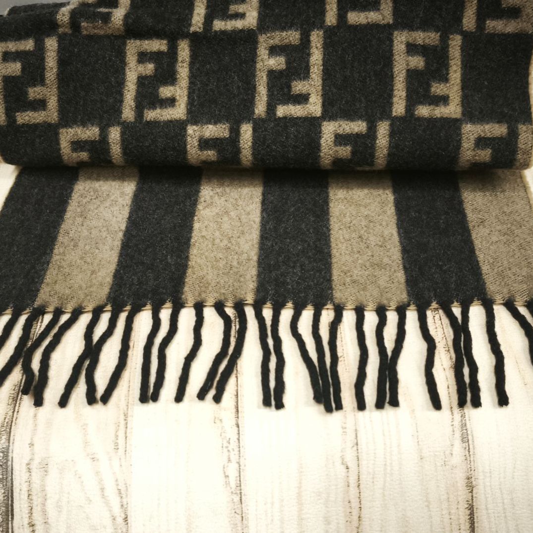 FENDI フェンディ ズッカ柄 ウール 100％ イタリア製 男女兼用 SNA 225101702006BA TALLINNNEXPO_COM