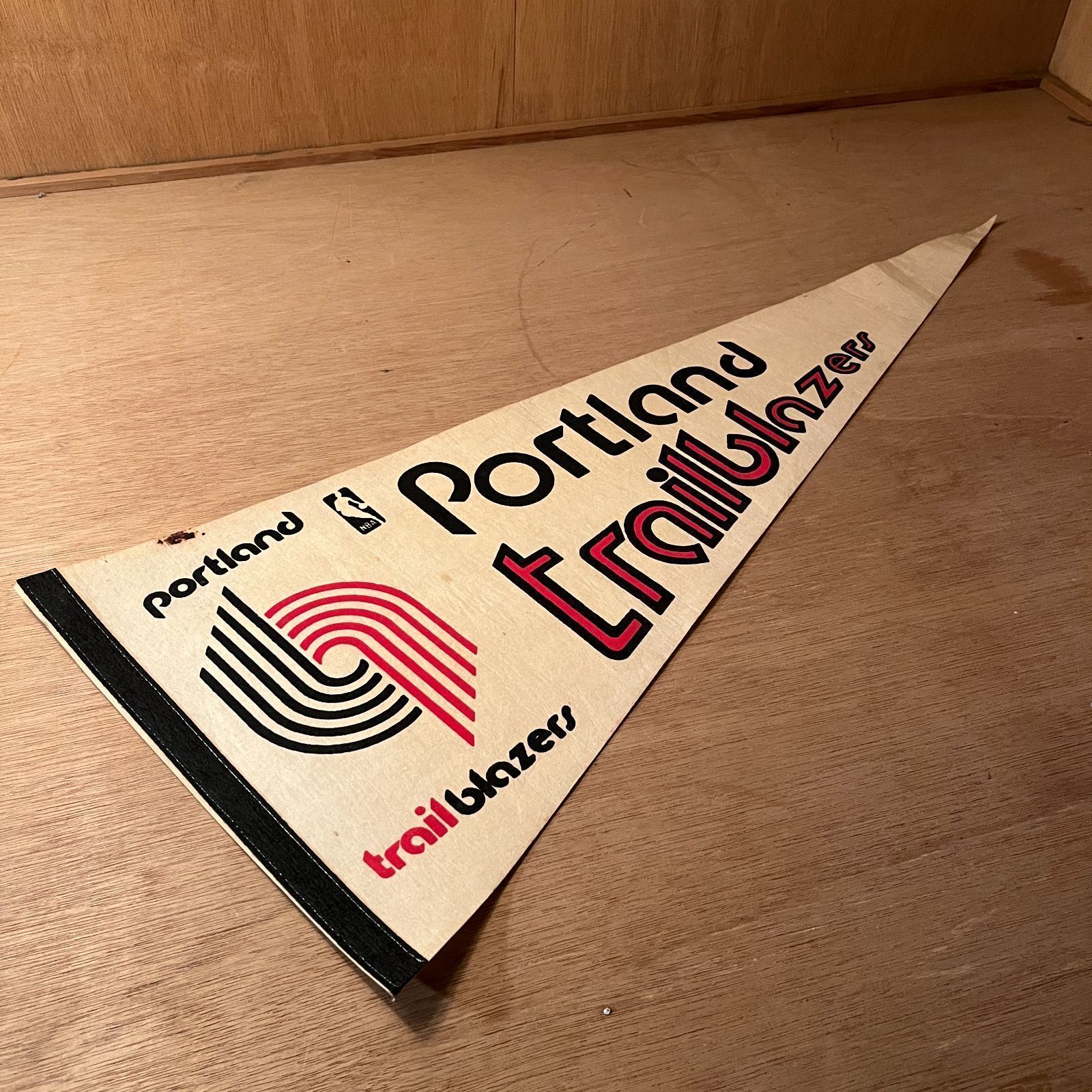 ペナント】ポートランド トレイルブレイザーズ Portland Trailblazers ビンテージ ペナント フラッグ バナー 黒 白 赤 -  メルカリ