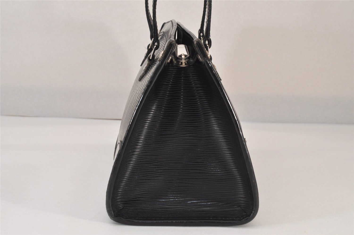 LOUIS VUITTON ルイヴィトン エピ マドレーヌ PM ショルダーバッグ