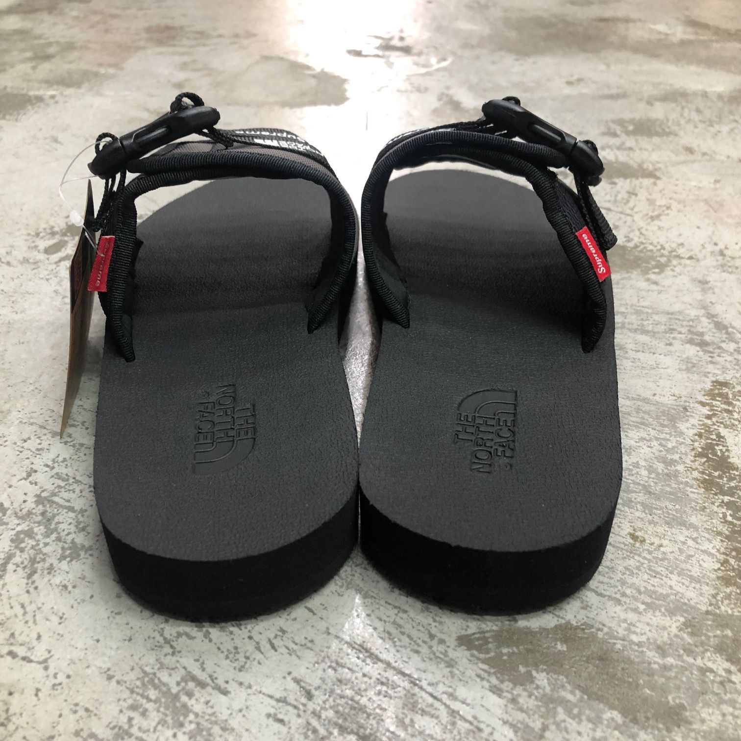 Supreme × The North Face サンダル 黒 【公式通販】