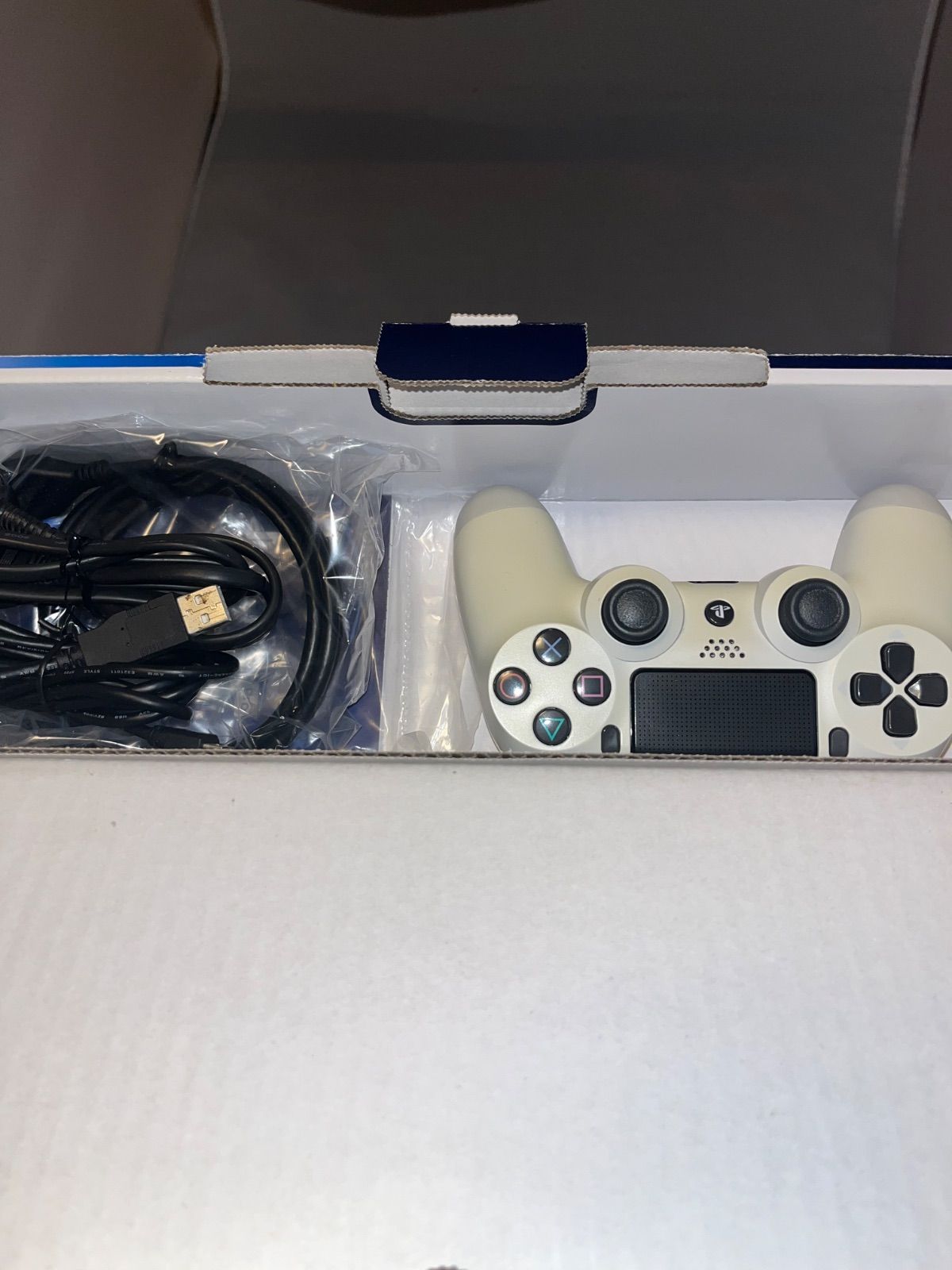 プレイステーション4 Pro本体 グレイシャー ホワイト HDD 1TB CUH-7200BB02