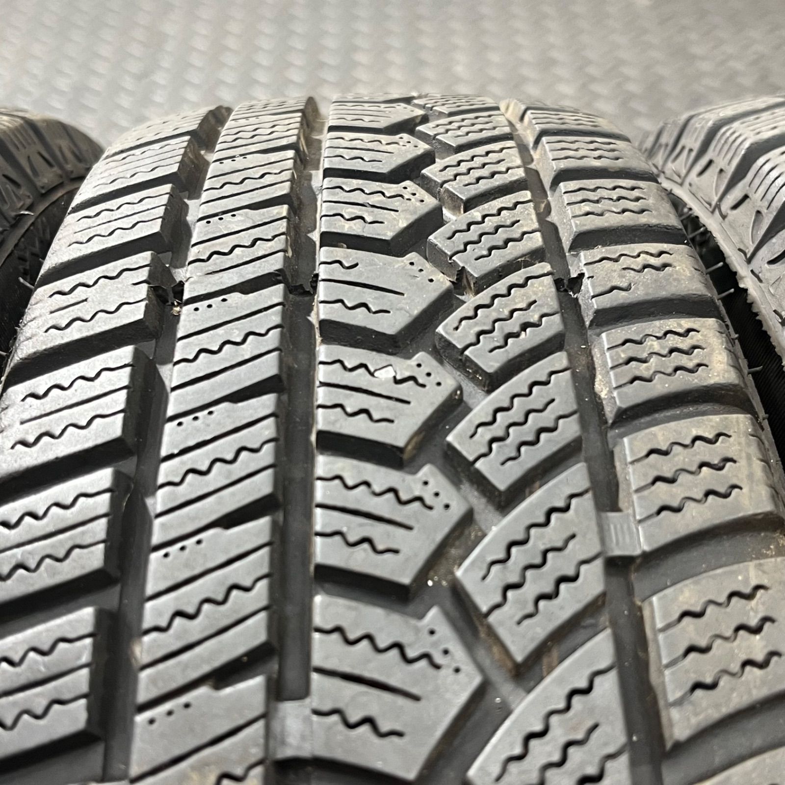 スタッドレスタイヤ