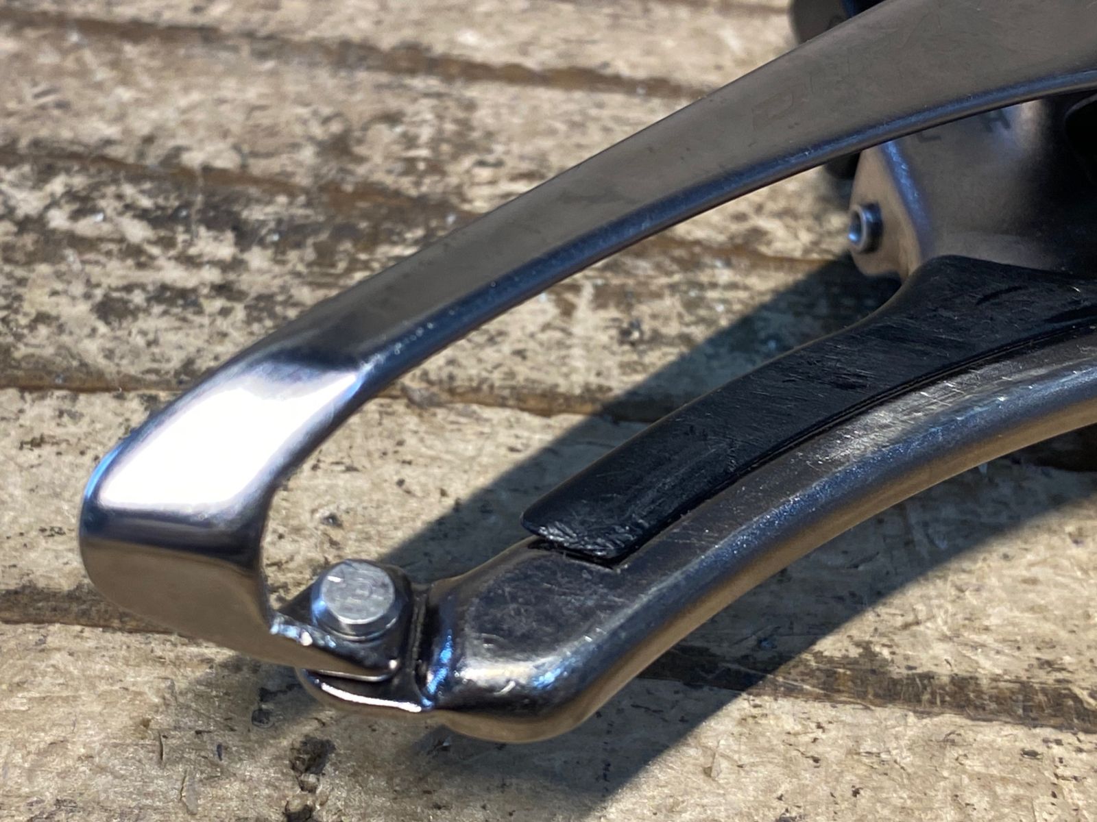 フロントディレイラー ワイヤーガイドキャップ