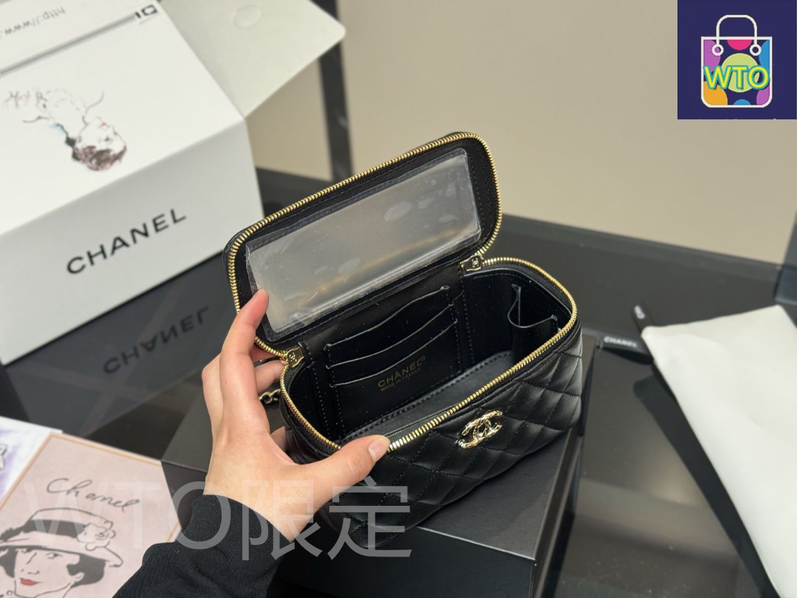 今日特価】Chanel Handle Cosmetic Box シャネル ハンドル