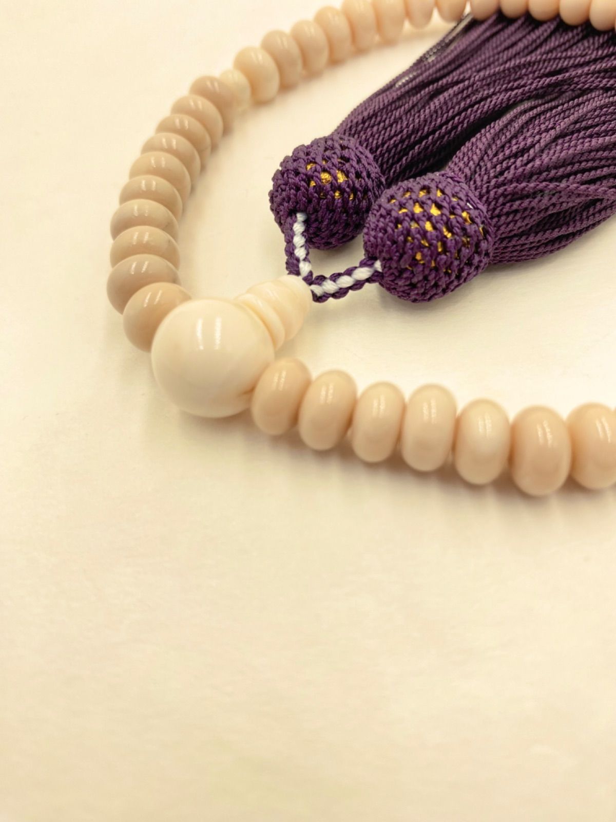 数珠 念珠 シナ海珊瑚 白 片手 正絹 無染色 珊瑚の雫 宝石珊瑚 - メルカリ