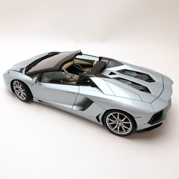 値下げしましたAutoart1/18ランボルギーニアヴェンタドールロードスター New！AUTOart 1/18 LIBERTY WALK LB-WORKS LAMBORGHINI AVENTDOR