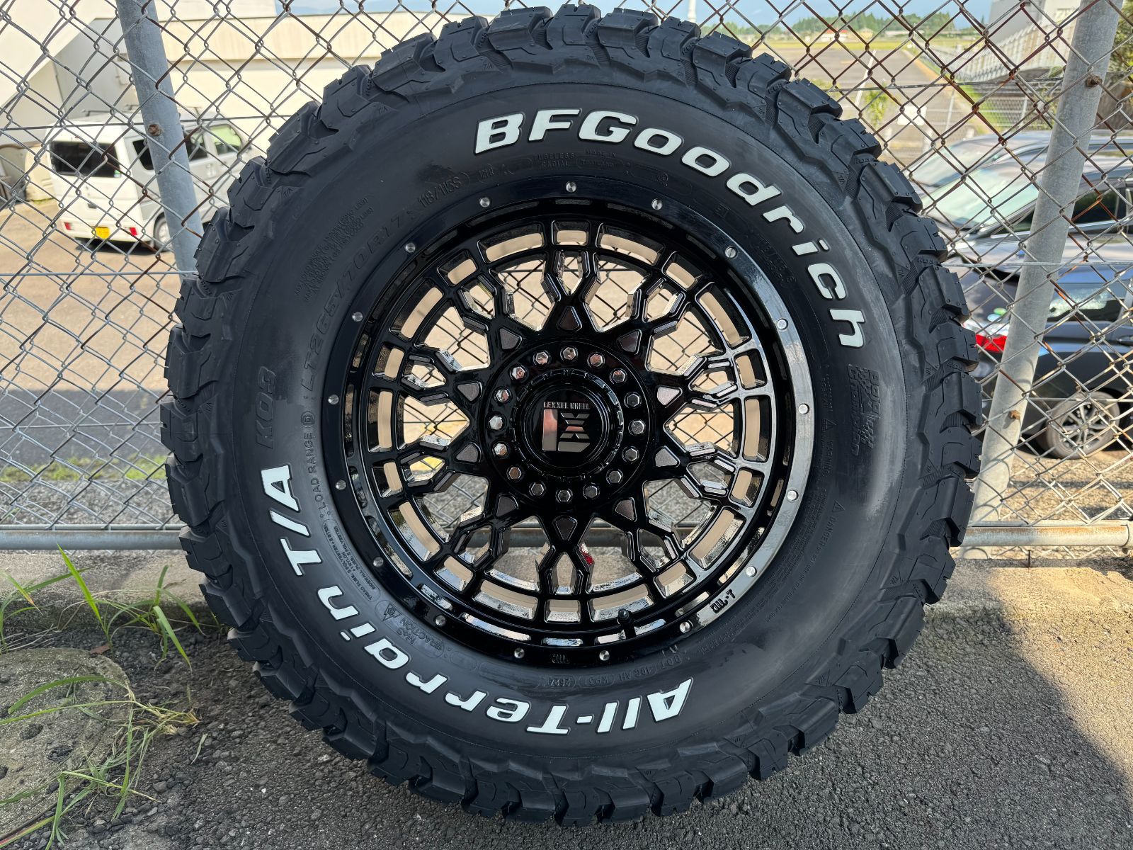 ランドクルーザー300系 18インチ LEXXEL PreDator BF グッド ランドクルーザー300系 18インチ LEXXEL PreDator BF グッド