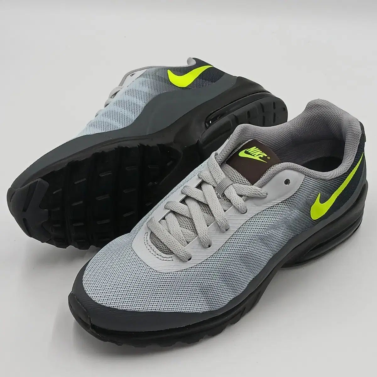 本店なら人気のもSALE価格で! NIKE ナイキ エアマックス インビゴメンズ スニーカー ランニングシューズ 260 5400円以上で送料無料！