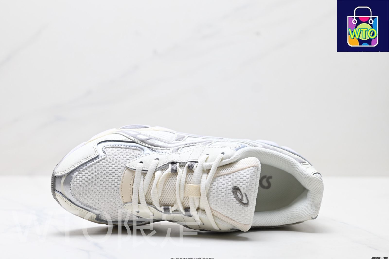 アシックス ASICS GEL - NYC 2055 は 通気性のあるメッシュ素材と一部の合成革素材を組み合わせた upper 鞋面 を採用しています-WTO輸入1